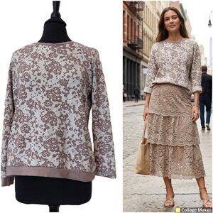 Saks Fifth Avenue (GRAY) top SZ M. 95 % Poly, 5% Spandex